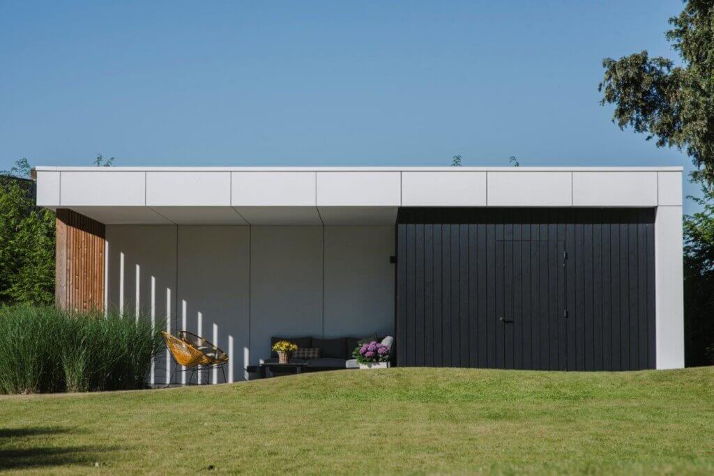 Black cladding, vertical, summer house